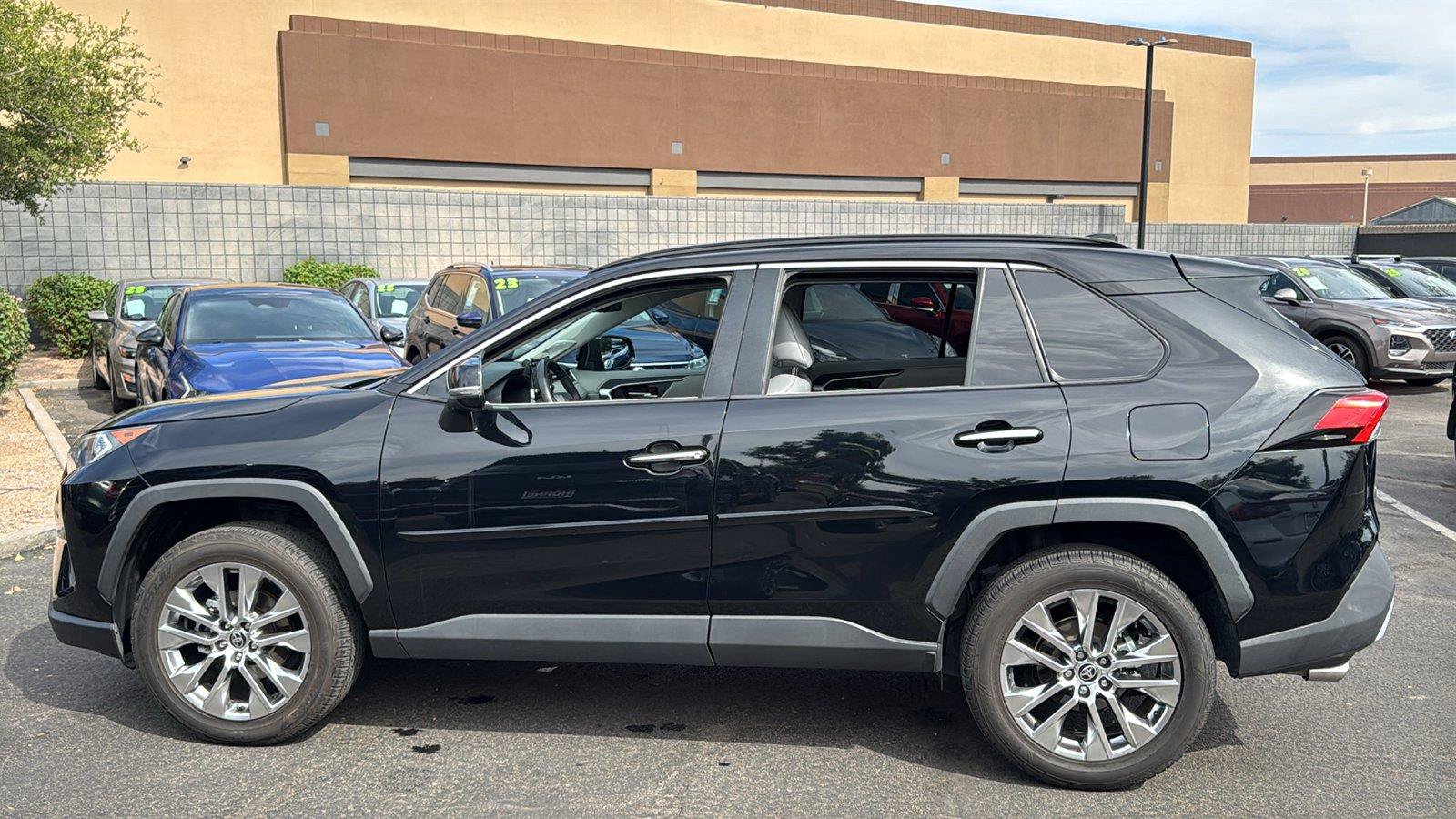 Used 2021 Toyota RAV4 Limited FWD image 3