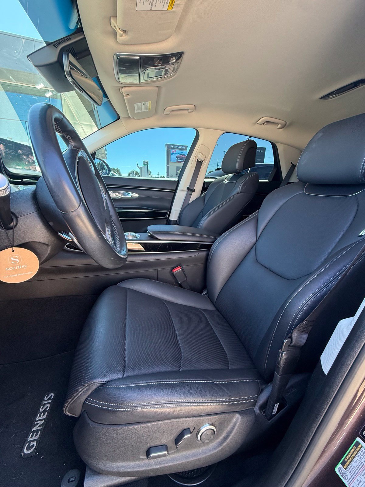 Used 2022 Genesis GV70 2.5T AWD/4WD image 2