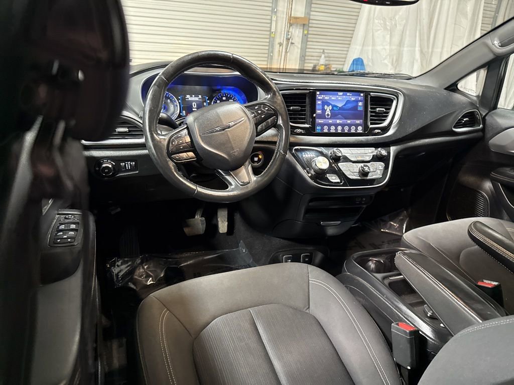 Used 2019 Chrysler Pacifica Touring Plus w/ S Appearance Package image 17