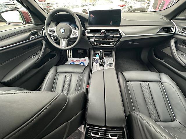 Used 2021 BMW M550i xDrive w/ Dynamic Handling Package image 19