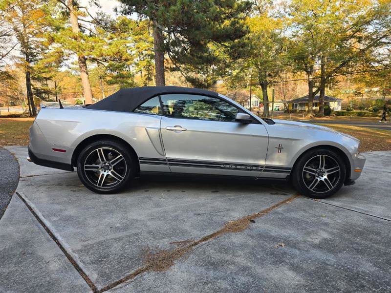 Used 2010 Ford Mustang Convertible image 38