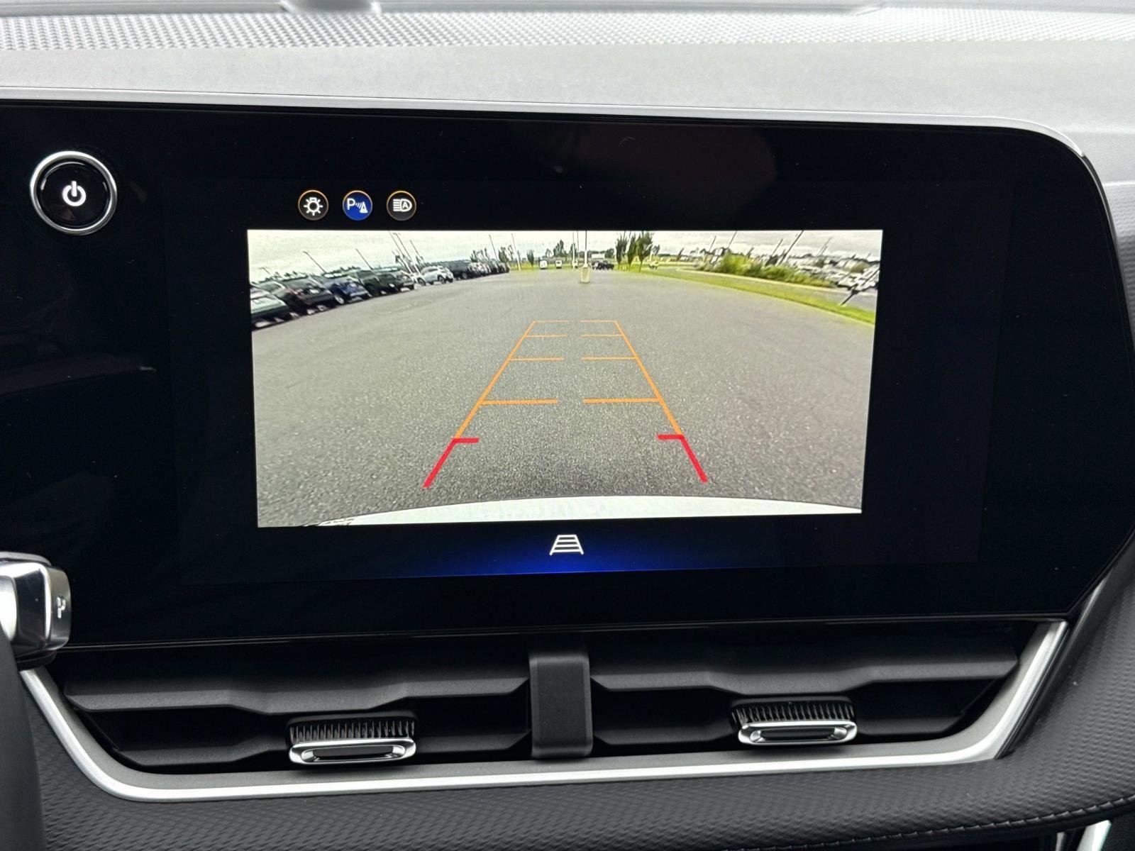 Used 2025 Chevrolet Equinox LT w/ Convenience Package II image 4