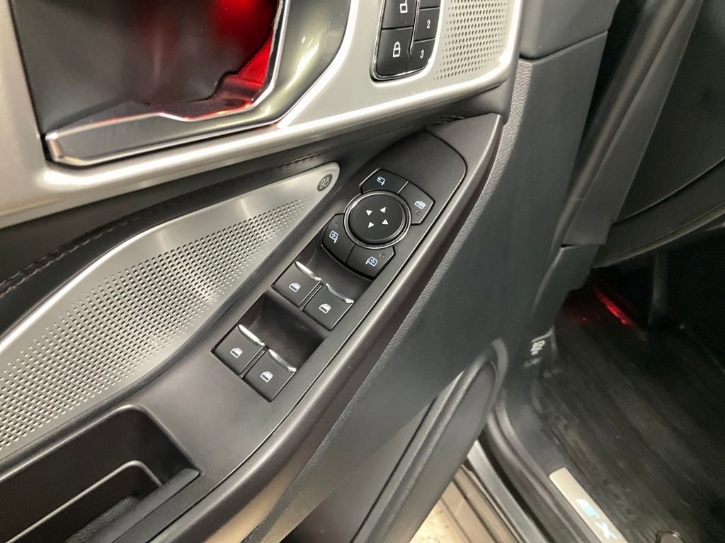 Used 2020 Ford Explorer Platinum w/ Premium Technology Package image 11