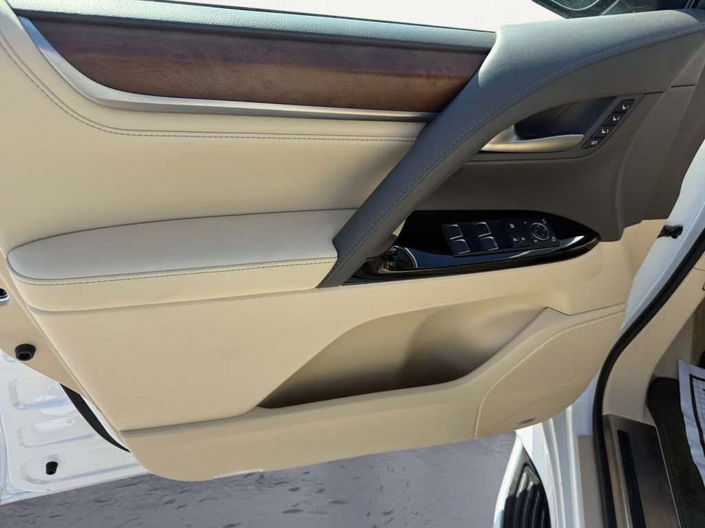 Used 2019 Lexus LX 570 4WD w/ Luxury Package image 19