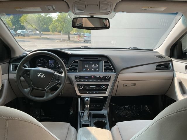 Used 2016 Hyundai Sonata SE FWD image 2