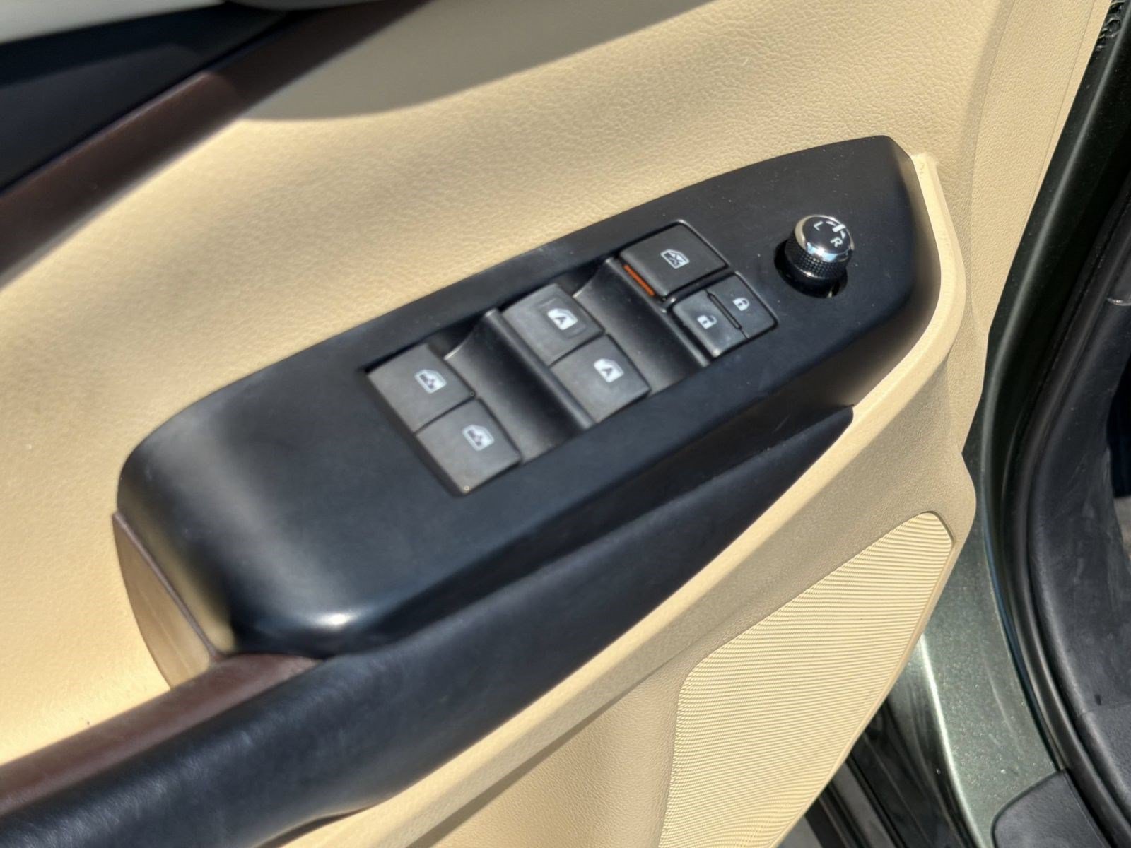 Used 2019 Toyota Highlander XLE FWD image 13