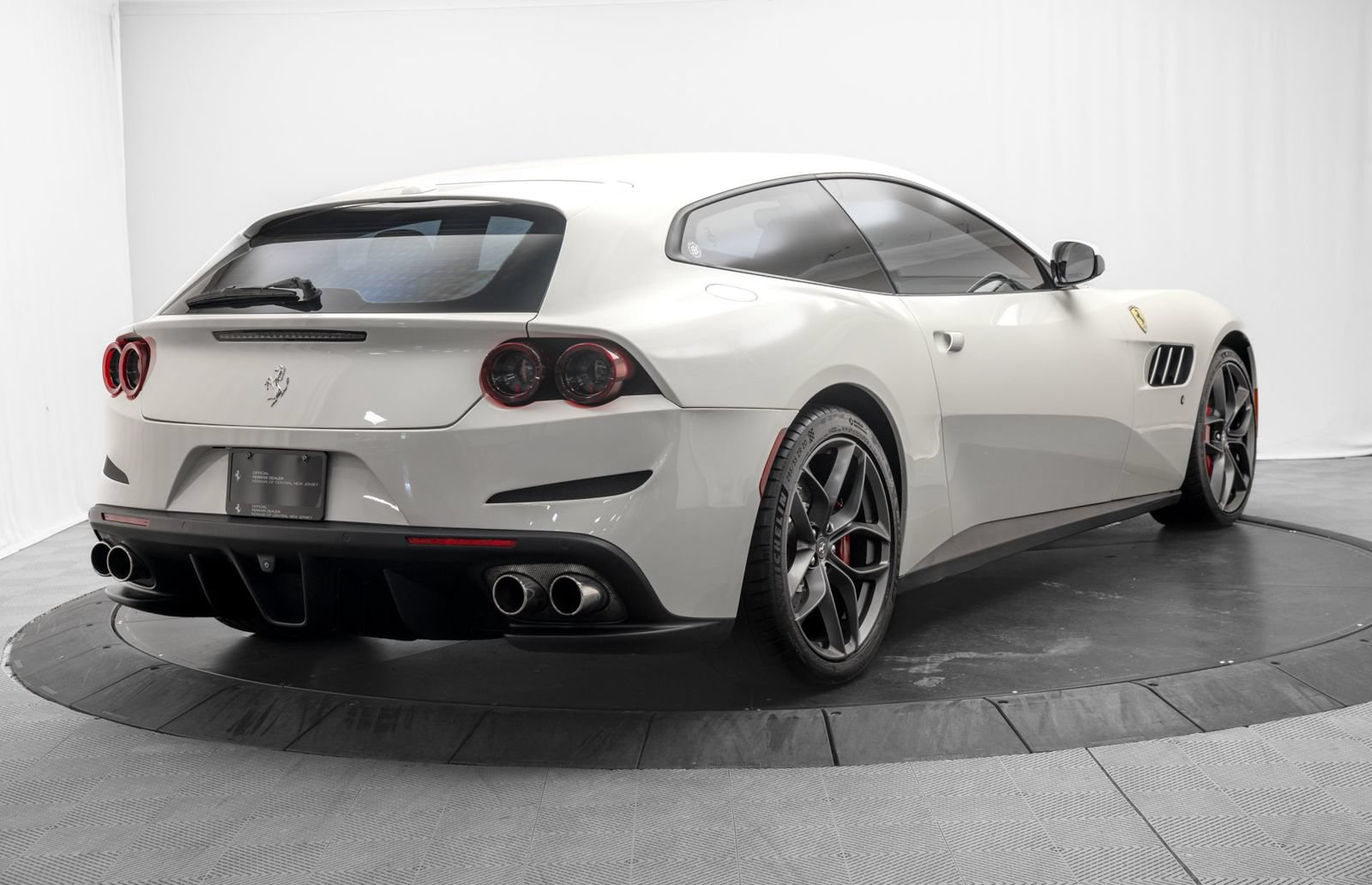 Used 2018 Ferrari GTC4Lusso T RWD image 7