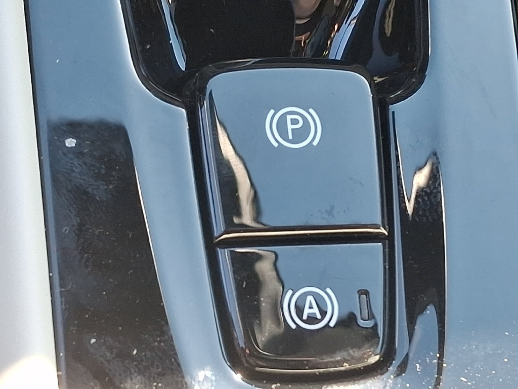 New 2026 Volvo XC40 B5 Plus w/ Protection Package Premier AWD/4WD image 19