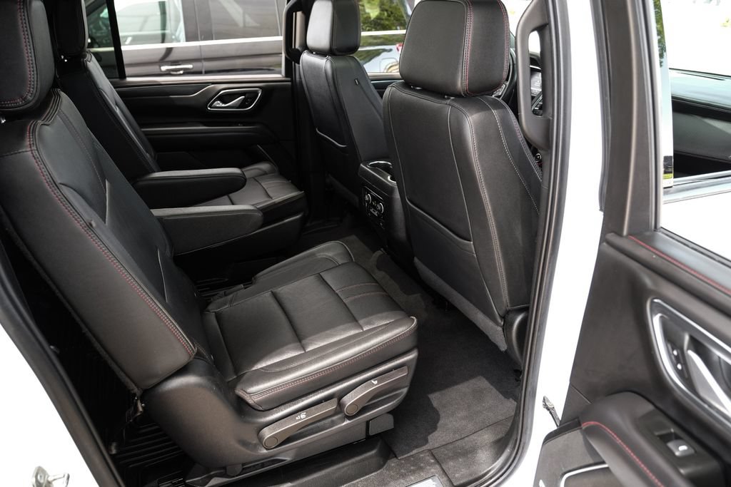 Used 2022 Chevrolet Suburban RST w/ Luxury Package RWD image 38