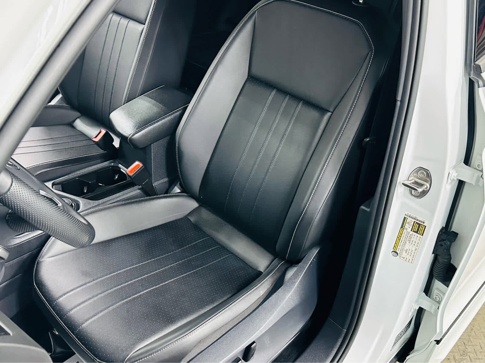 Certified 2024 Volkswagen Tiguan SE R-Line image 23