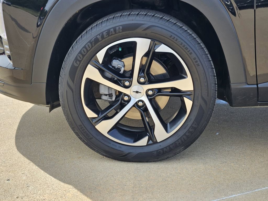 Used 2025 Chevrolet Trax RS w/ Sunroof Package FWD image 17