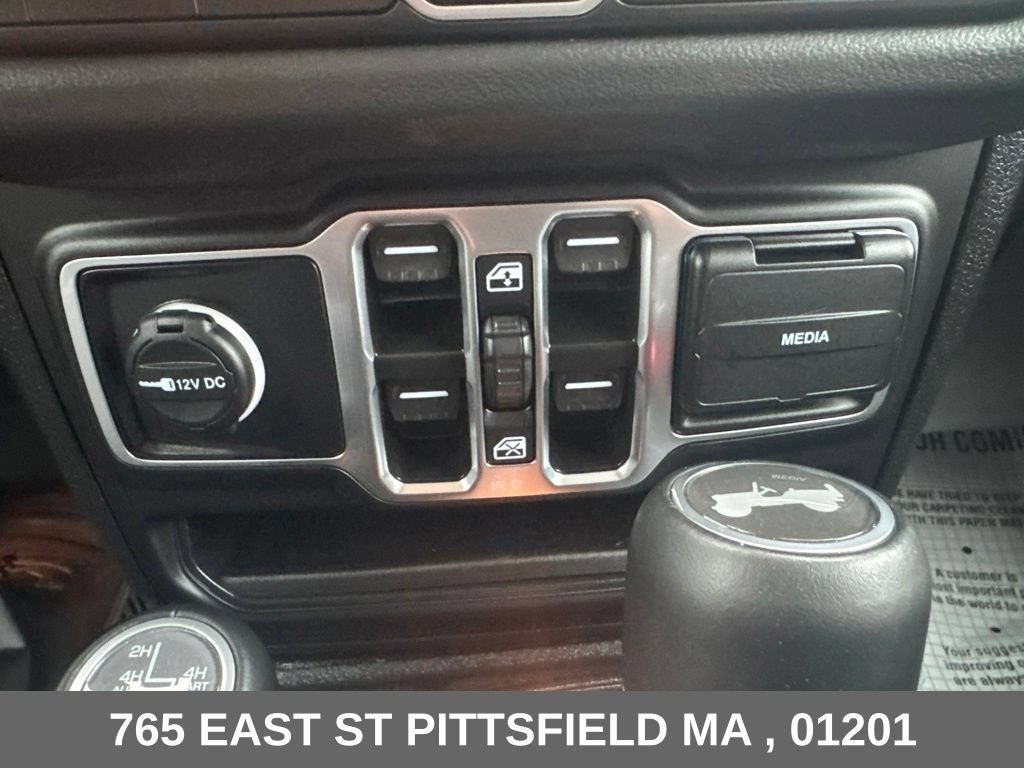 Used 2024 Jeep Wrangler Unlimited Sahara w/ Technology Group AWD/4WD image 22