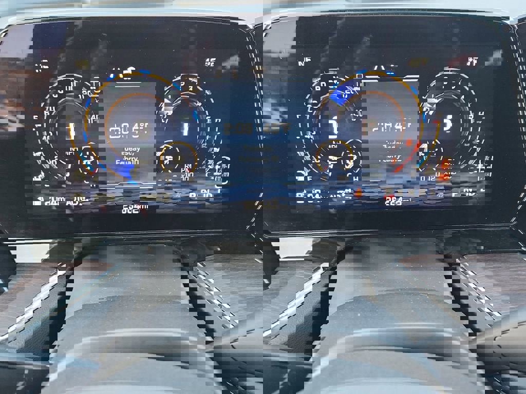 Used 2025 Chevrolet Suburban Z71 image 24