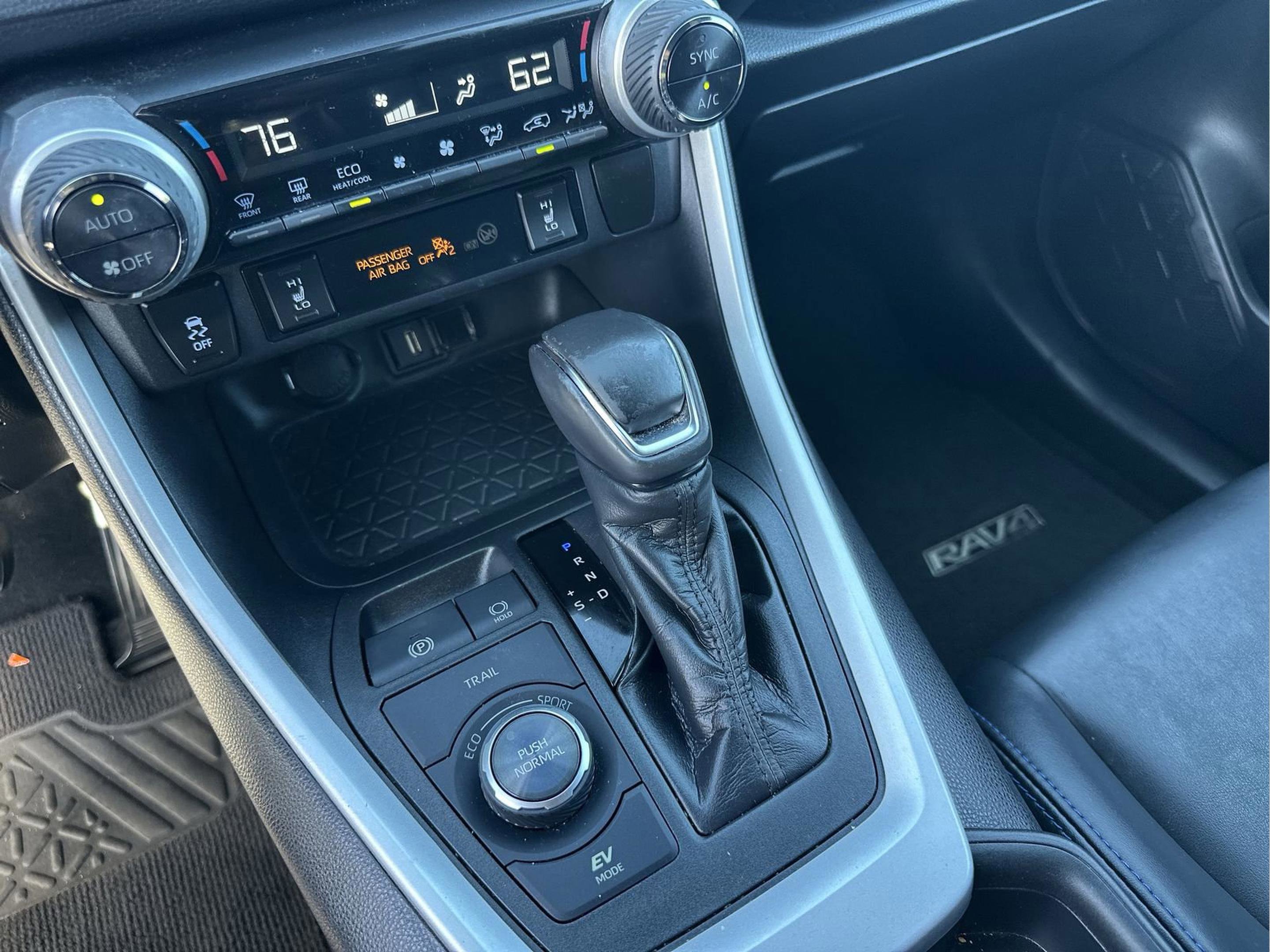 Used 2020 Toyota RAV4 XSE image 15