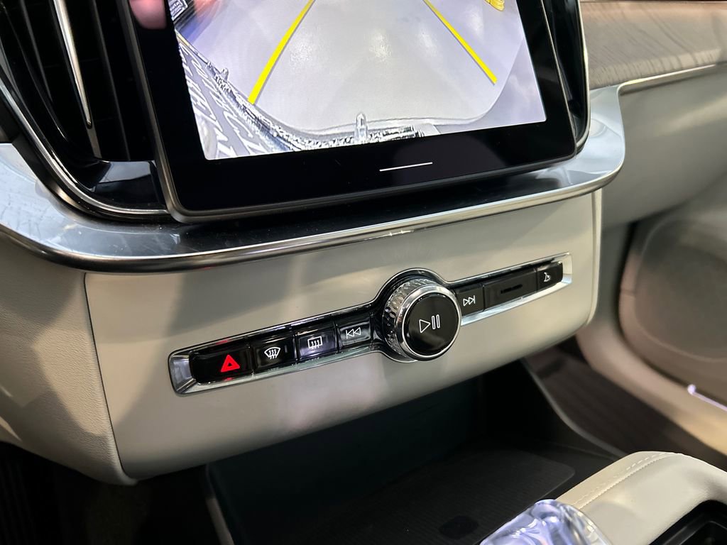 Certified 2025 Volvo XC90 T8 Ultra image 18