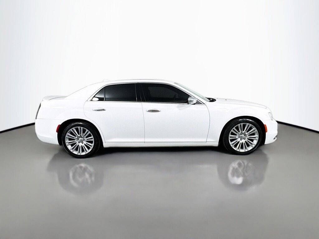 Used 2018 Chrysler 300 C w/ Safetytec Plus Group image 6