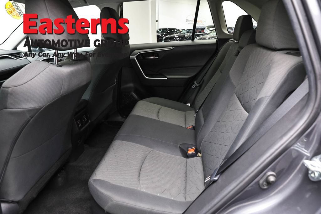 Used 2021 Toyota RAV4 XLE AWD/4WD image 21