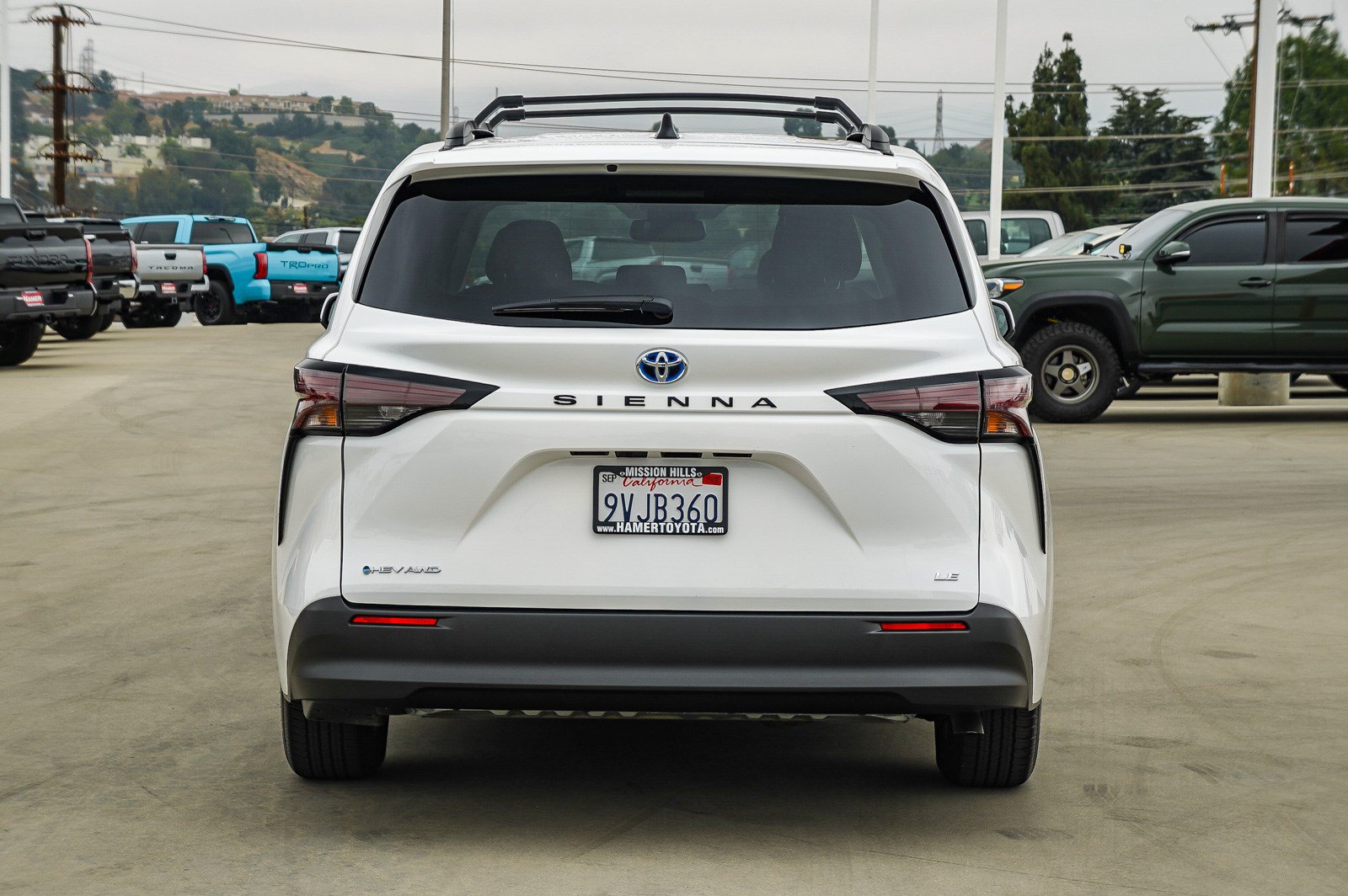 Used 2025 Toyota Sienna LE w/ LE Plus Package AWD/4WD image 6