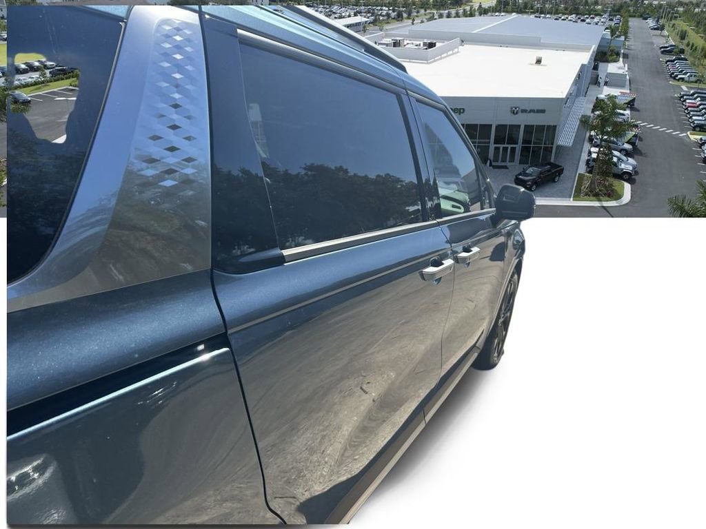 Used 2023 Kia Carnival SX Prestige image 31