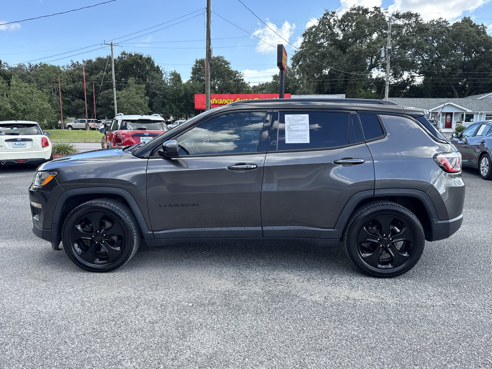 Used 2019 Jeep Compass Latitude FWD image 2