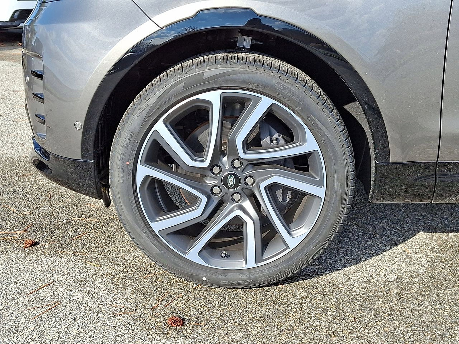 Used 2024 Land Rover Discovery Dynamic SE image 16