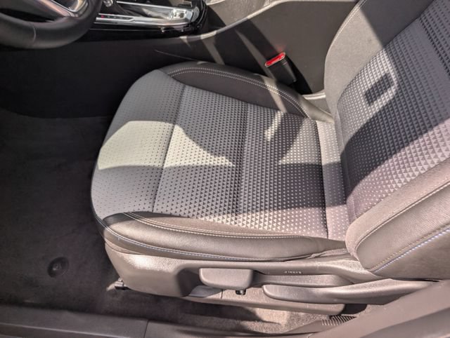 Used 2025 Chevrolet Trax LT w/ LT Convenience Package FWD image 18
