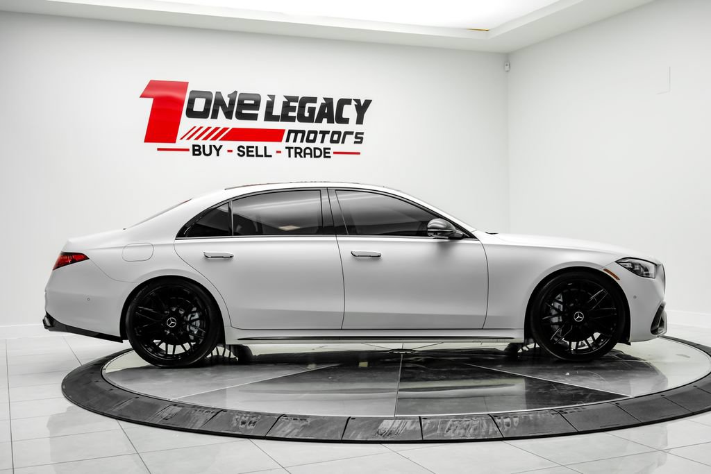 Used 2024 Mercedes-Benz S 63 AMG S w/ Carbon Fiber Exterior Package image 9