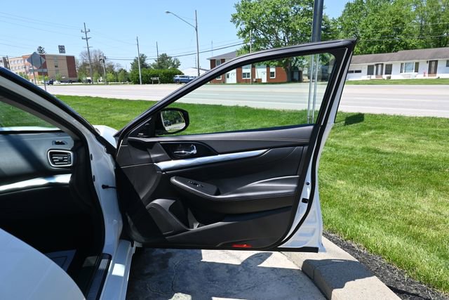 Used 2023 Nissan Maxima SL FWD image 18