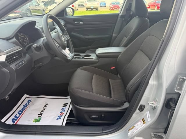 Used 2025 Nissan Altima 2.5 SV FWD image 22