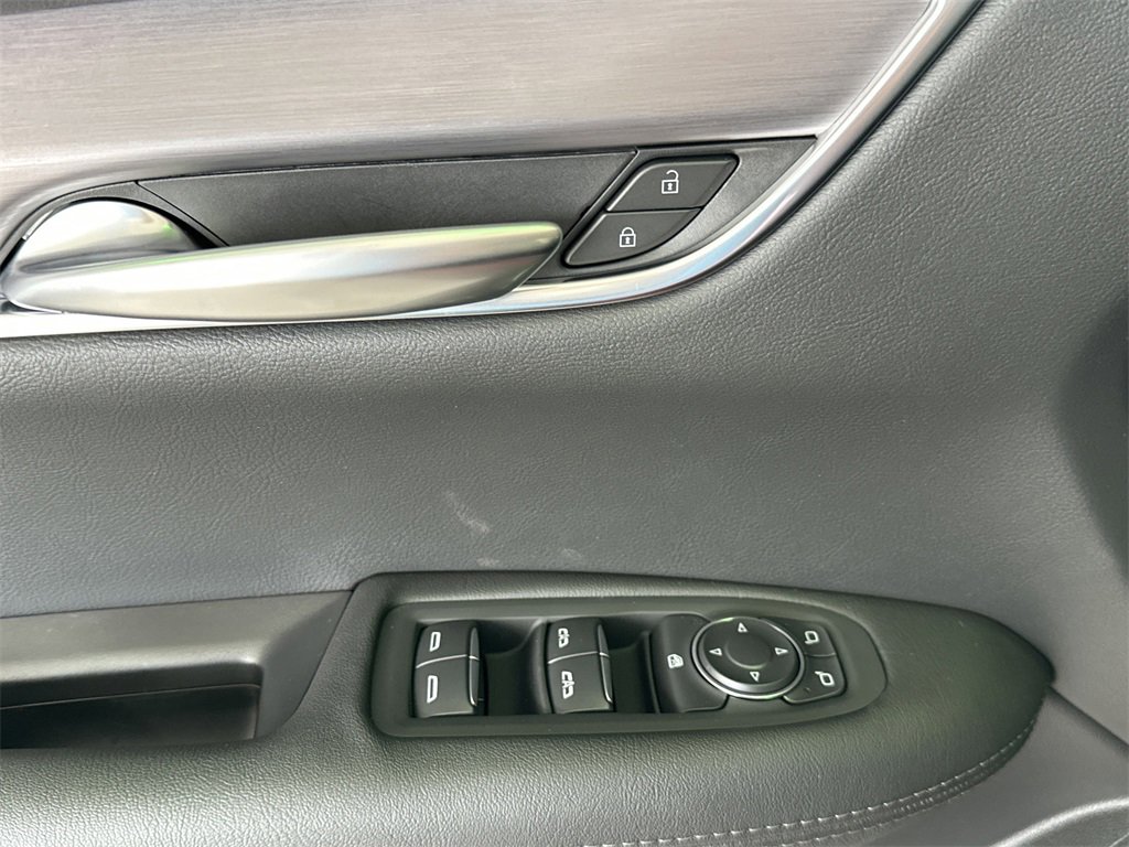 New 2025 Cadillac XT5 Luxury image 9