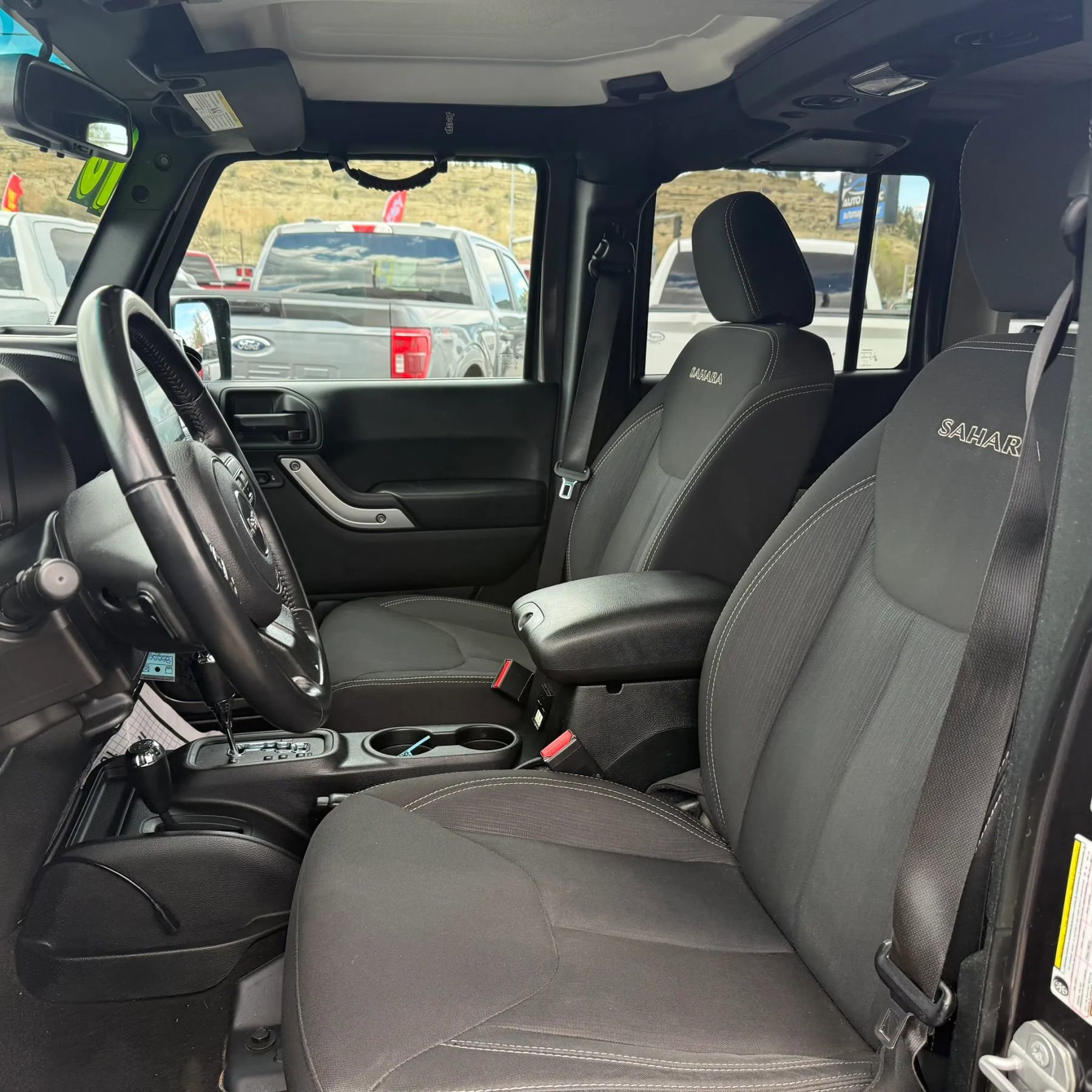 Used 2018 Jeep Wrangler Unlimited Sahara w/ Connectivity Group AWD/4WD image 10