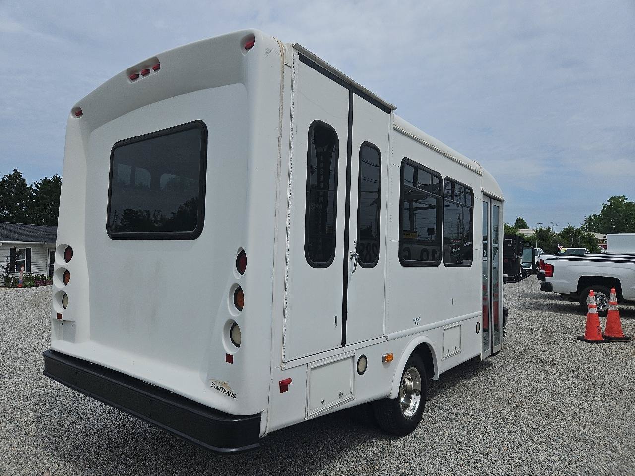 Used 2015 Chevrolet Express 3500 w/ Shuttle Bus Package RWD image 7