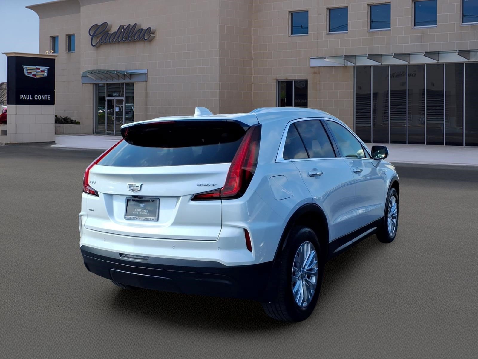 Certified 2024 Cadillac XT4 Luxury w/ Cold Weather Package AWD/4WD image 4