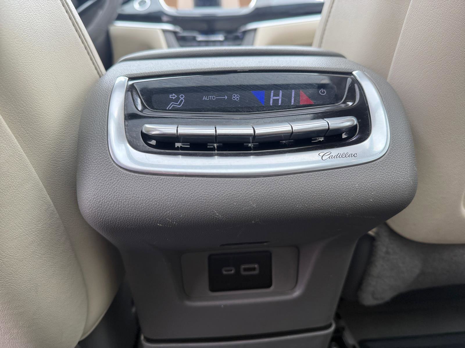 Used 2021 Cadillac XT6 Premium Luxury image 23