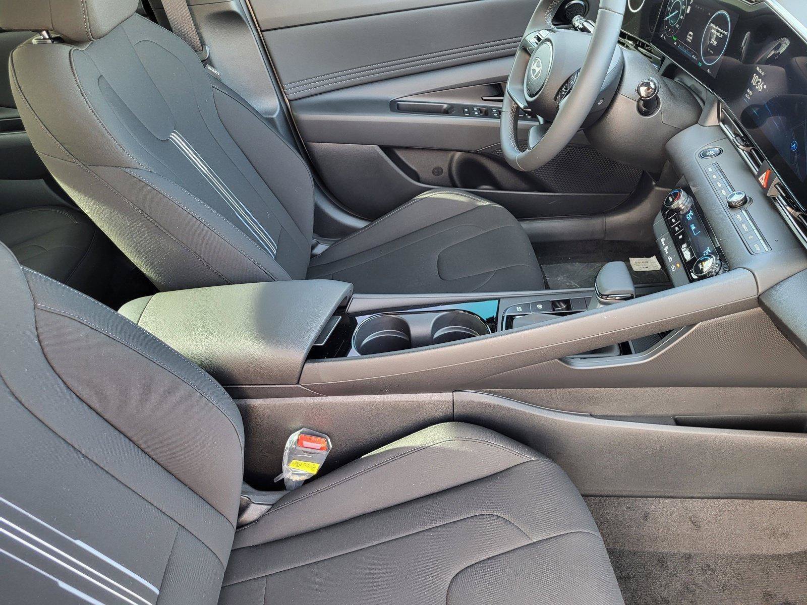 New 2025 Hyundai Elantra SEL FWD image 16