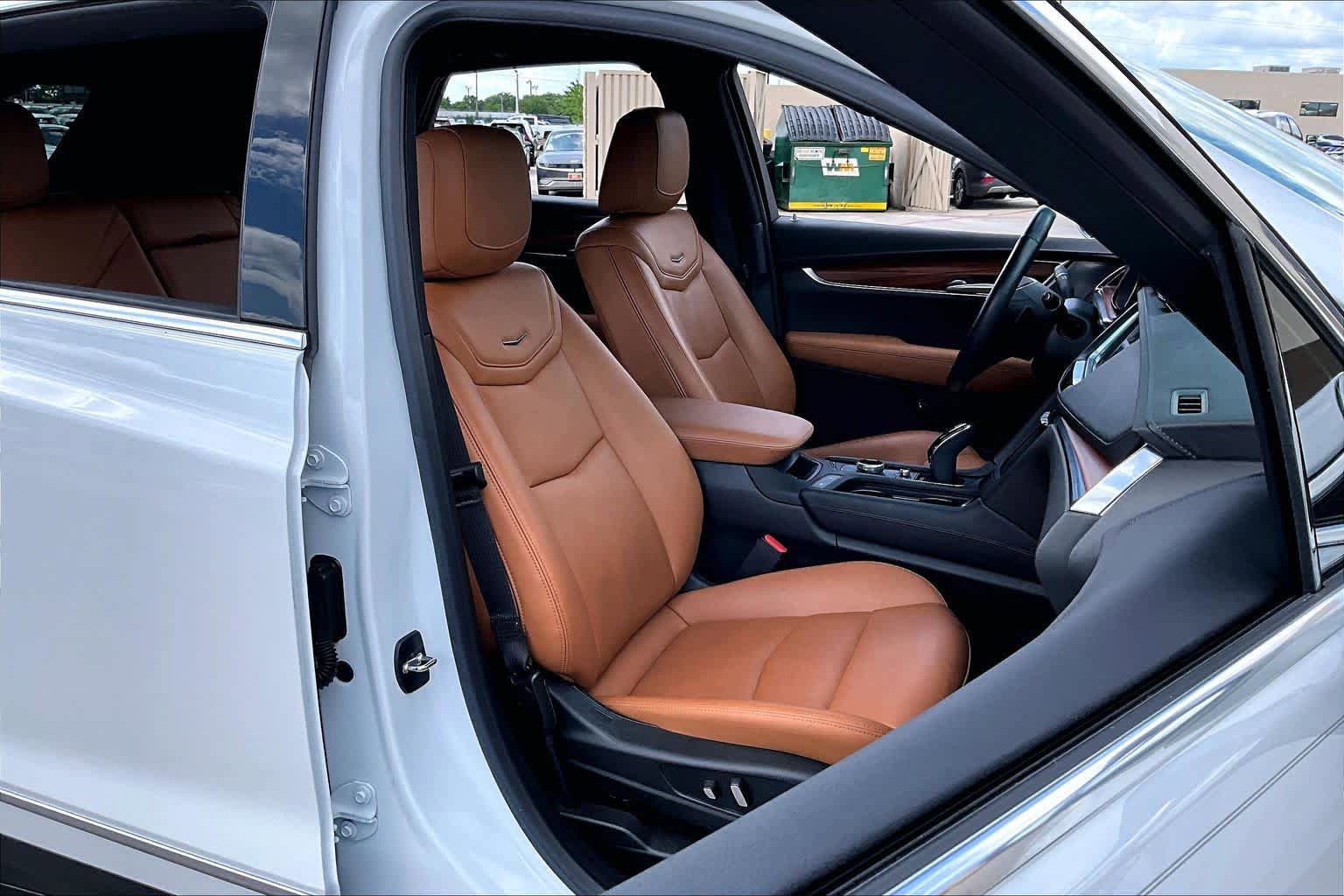 Used 2023 Cadillac XT5 Premium Luxury w/ Technology Package FWD image 9