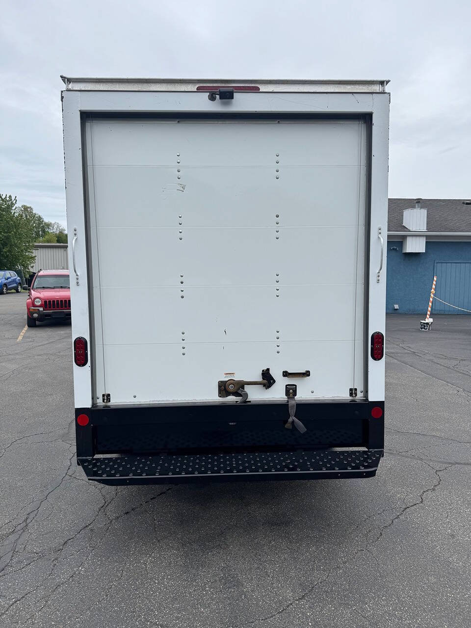 Used 2023 Ford Transit 350 DRW RWD image 8