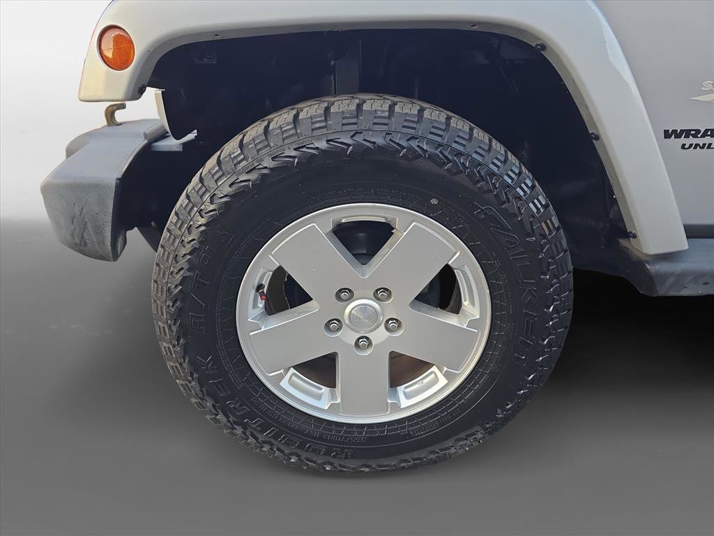 Used 2009 Jeep Wrangler Unlimited Sahara w/ Dual Top Group image 10
