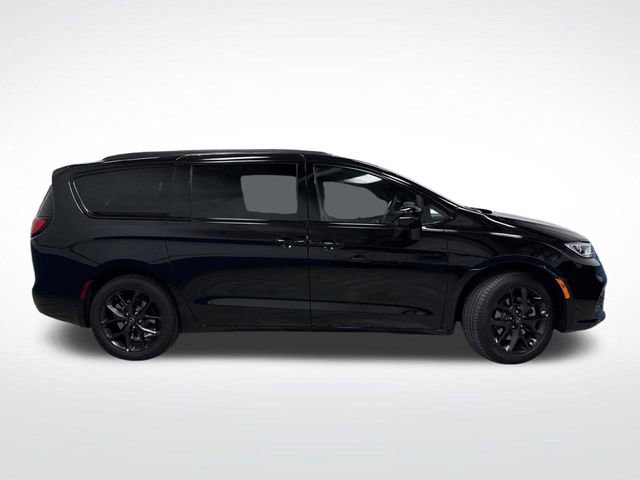 New 2026 Chrysler Pacifica Limited w/ S Appearance Package image 2