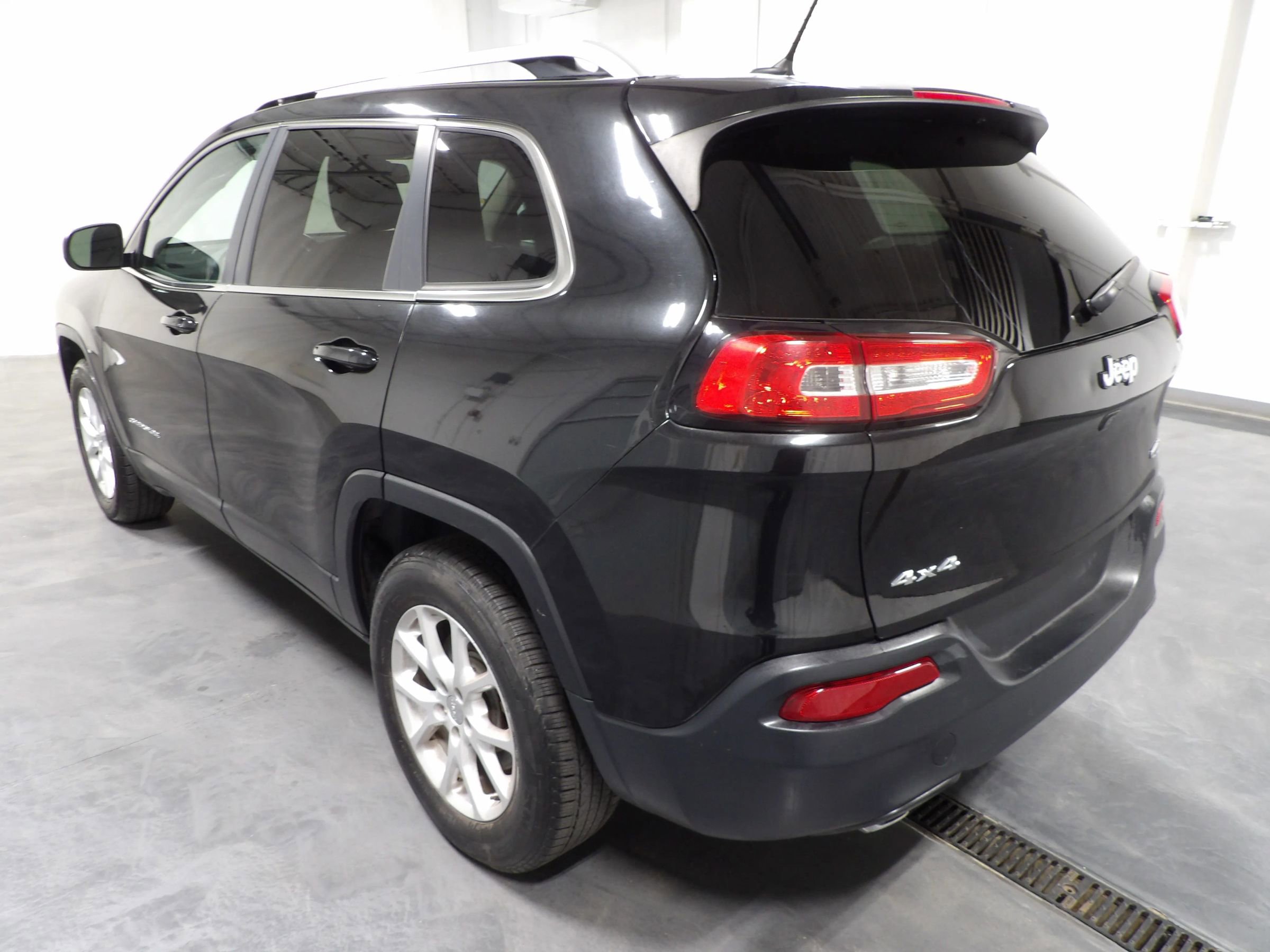 Used 2014 Jeep Cherokee Latitude w/ Comfort/Convenience Group AWD/4WD image 6