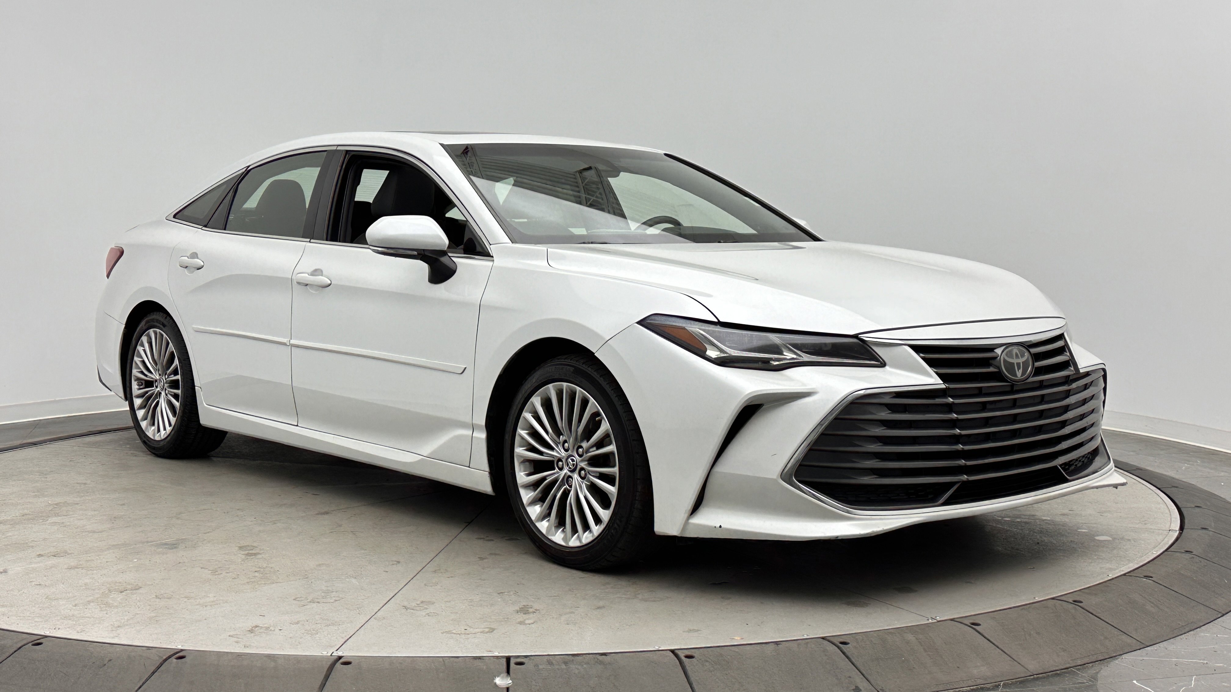 Used 2019 Toyota Avalon Limited w/ All Weather Liner Package image 3