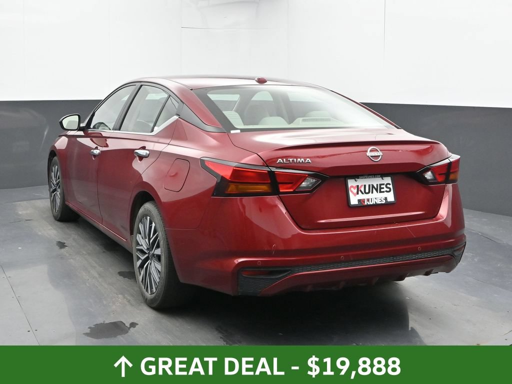 Used 2025 Nissan Altima 2.5 SV FWD image 12