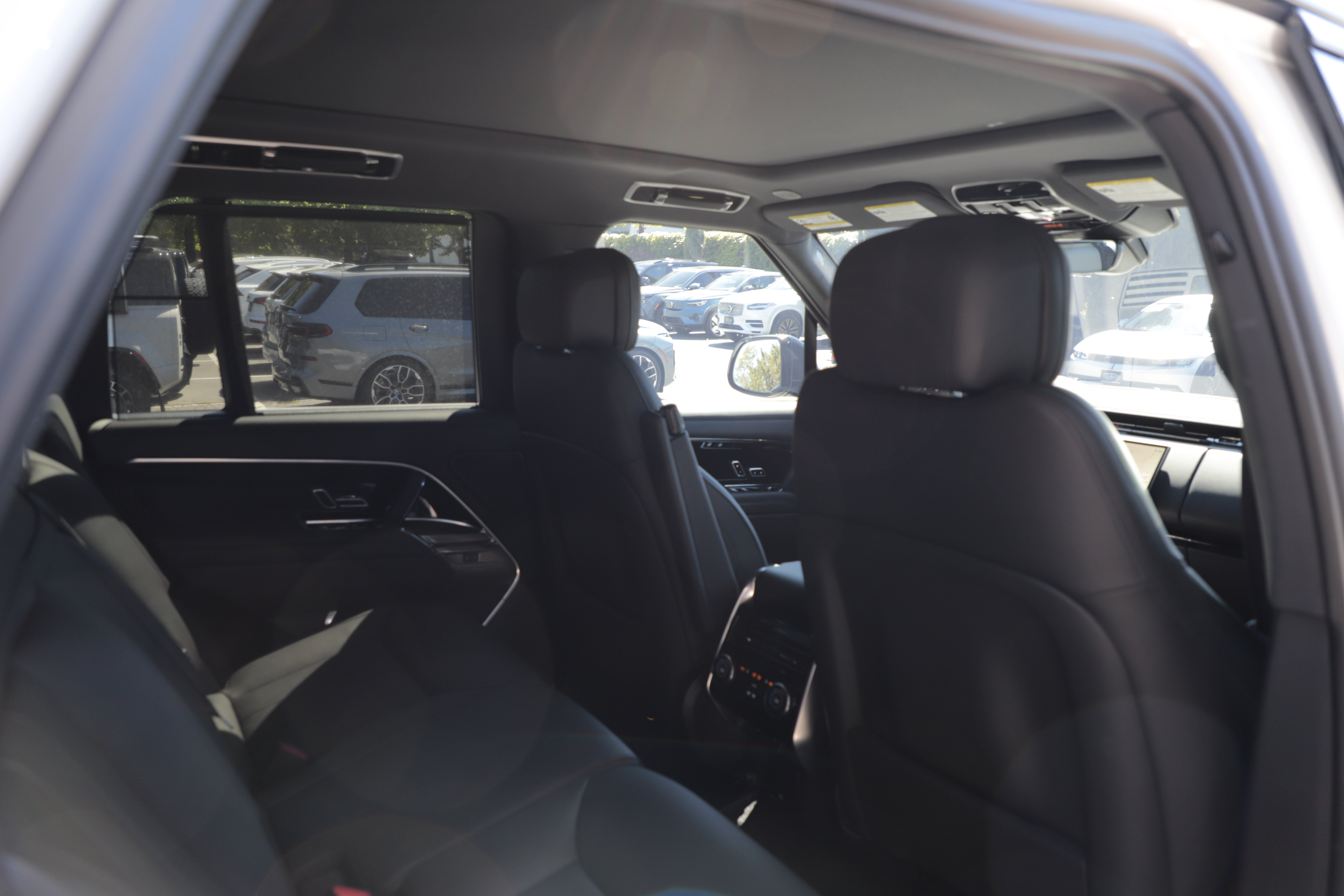 Certified 2025 Land Rover Range Rover SE AWD/4WD image 13