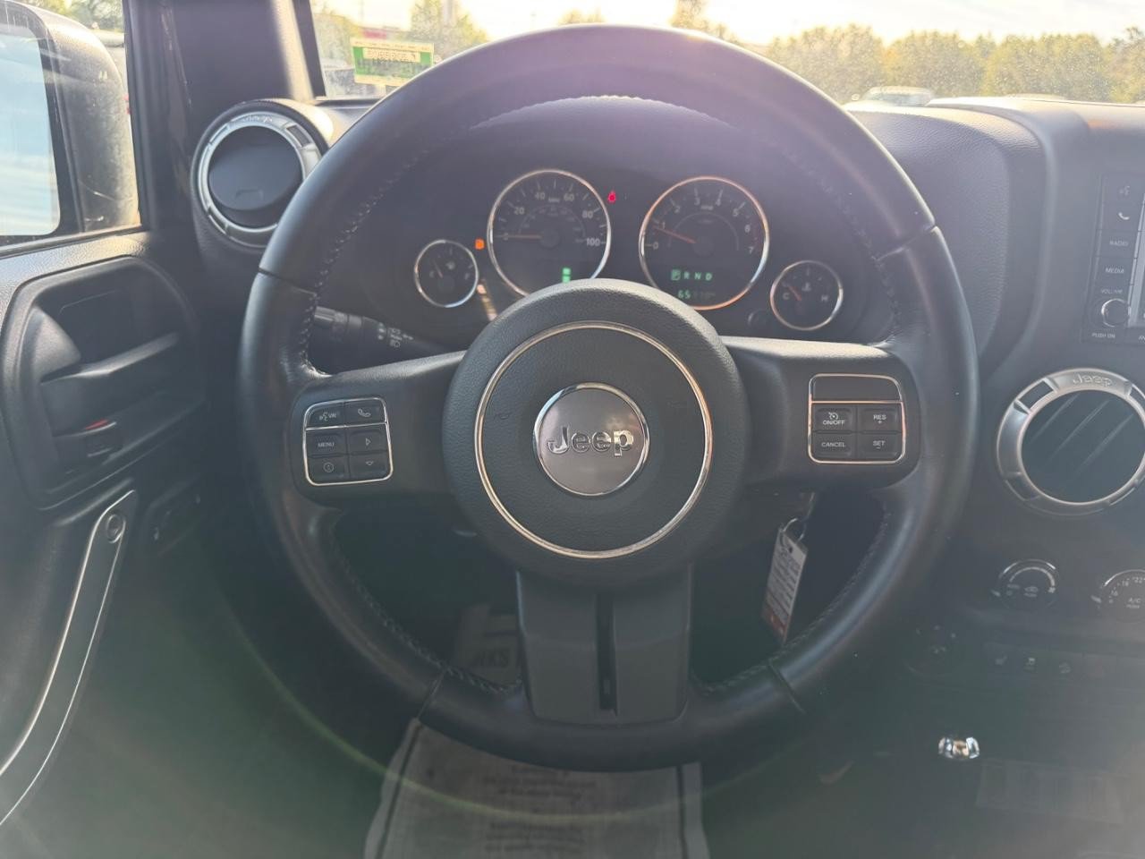 Used 2018 Jeep Wrangler Unlimited Sahara w/ Connectivity Group AWD/4WD image 11