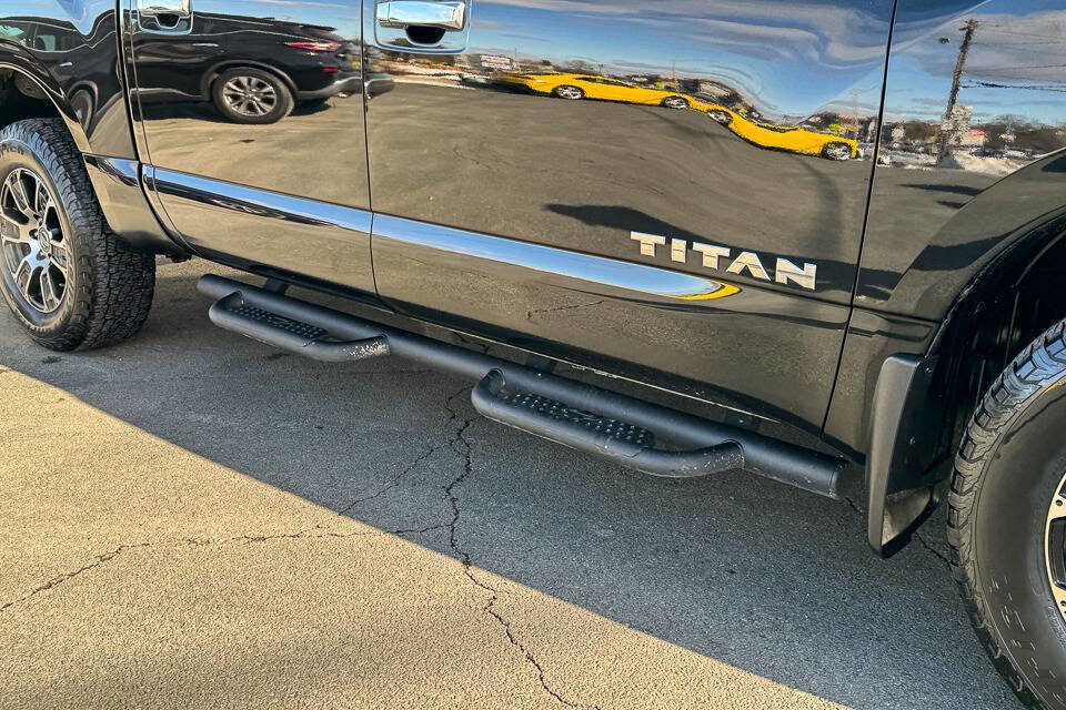 Used 2021 Nissan Titan SV w/ Accessory Utility Package image 11