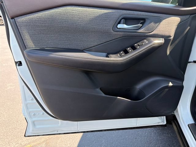 Used 2021 Nissan Rogue SV AWD/4WD image 10