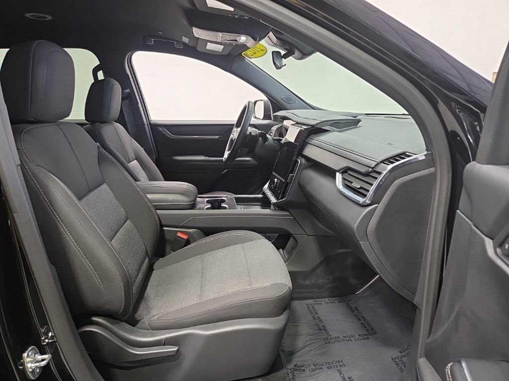 Used 2025 GMC Acadia Elevation AWD/4WD image 9