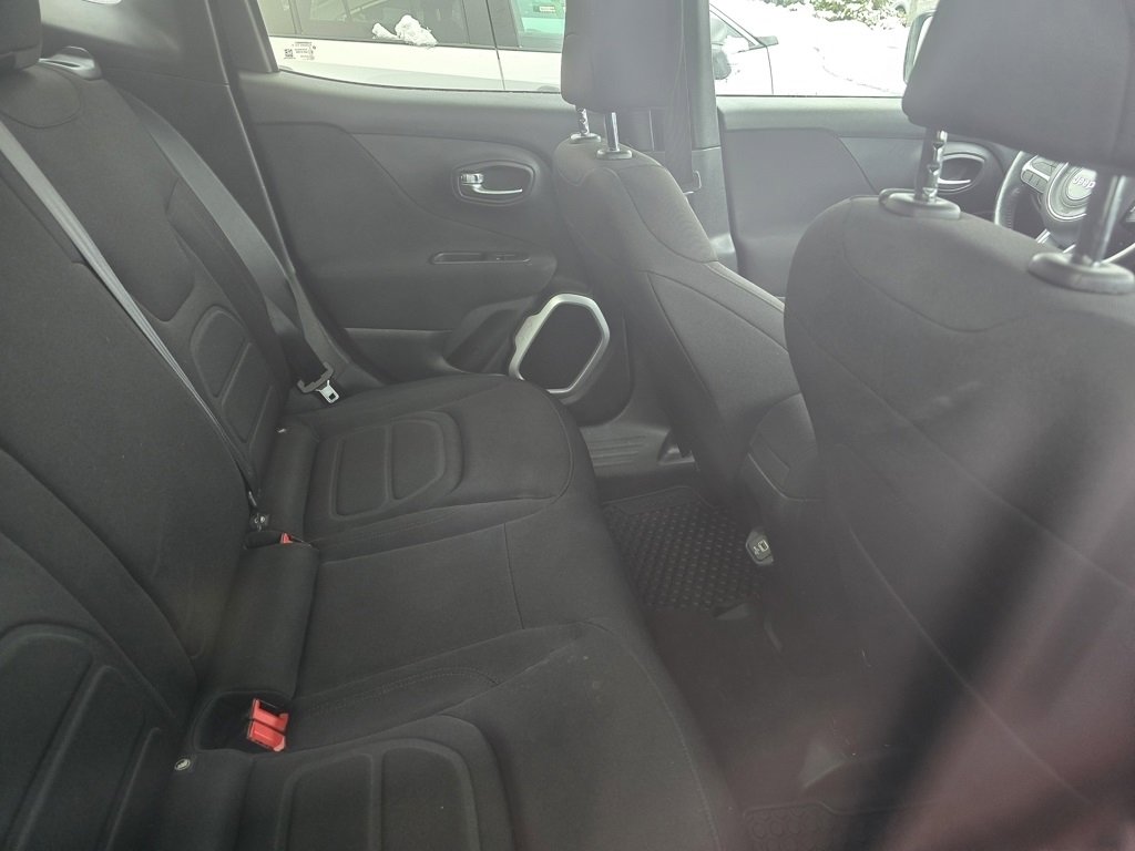 Used 2018 Jeep Renegade Latitude w/ Cold Weather Group image 20