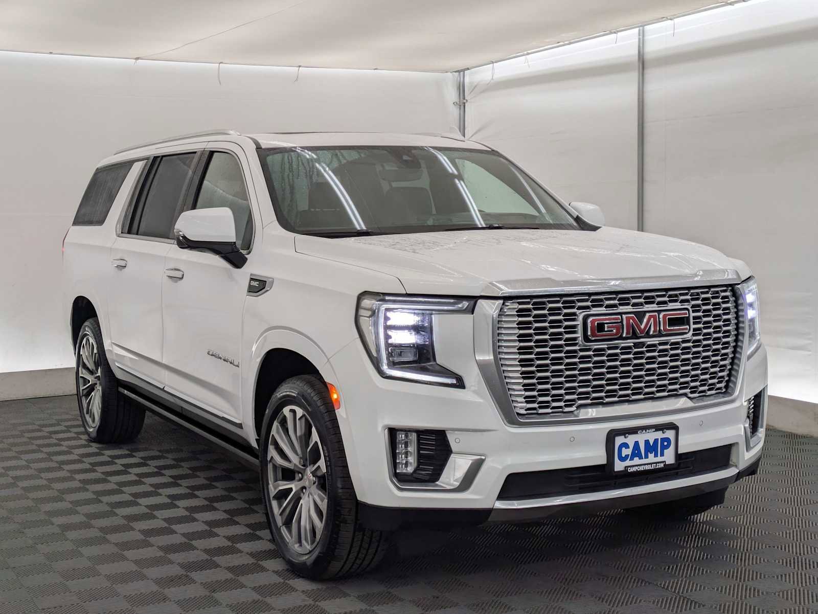 Used 2021 GMC Yukon XL Denali w/ Denali Premium Package image 9