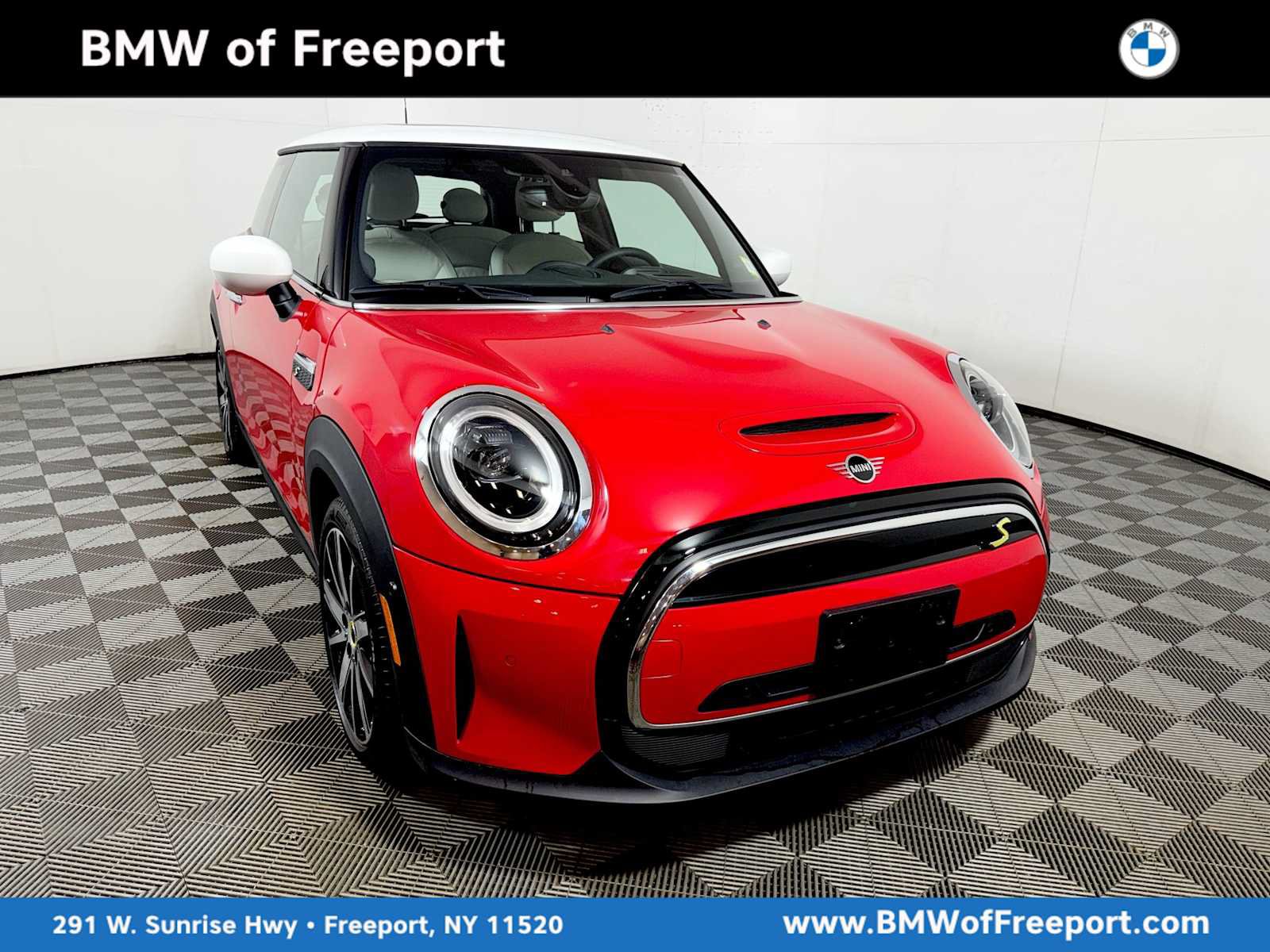 Used 2024 MINI Cooper SE FWD image 1